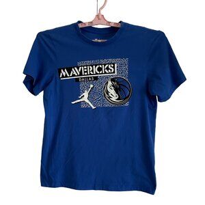 NIKE Dri-Fit Athletic Cut Dallas Mavericks NBA Short Sleeve T-Shirt Sz M